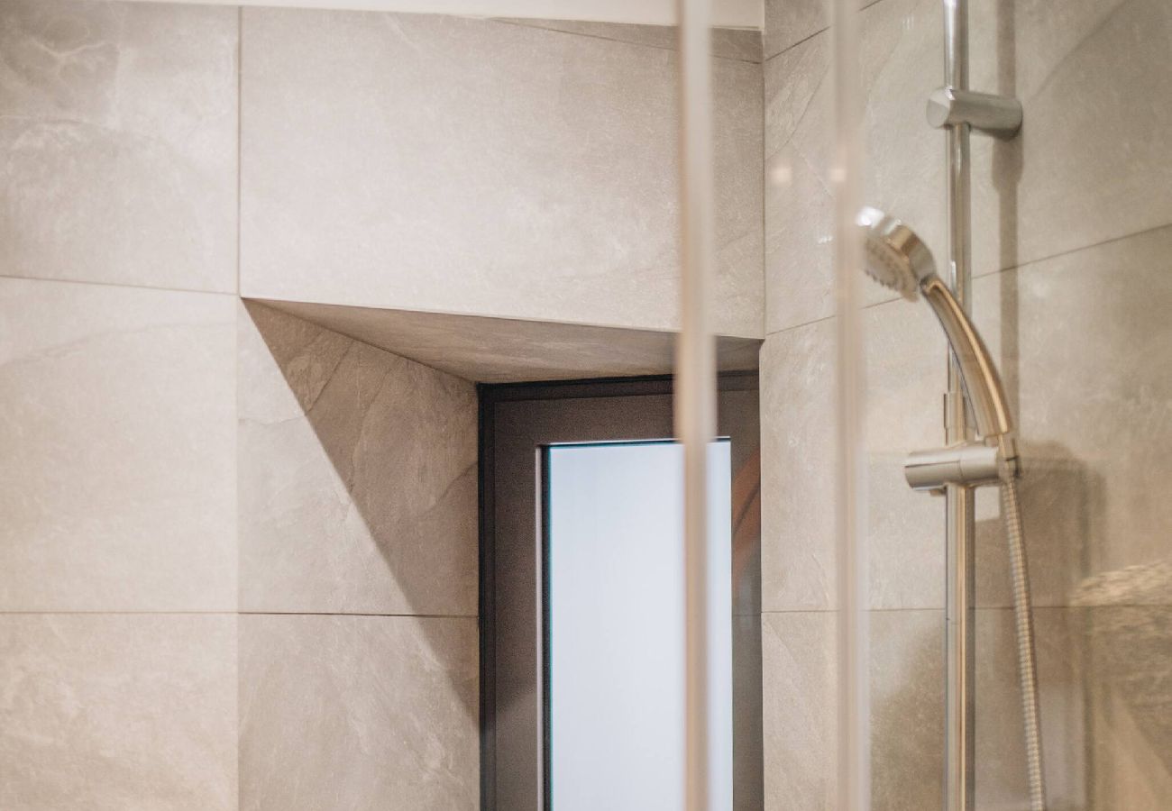 Appartement à Annecy - La Vie en Rose - Luxe, calme & hypercentre - 3*