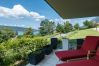 Appartement à Veyrier-du-Lac - L'EOS : Vue lac avec piscine