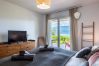 Appartement à Veyrier-du-Lac - L'EOS : Vue lac avec piscine